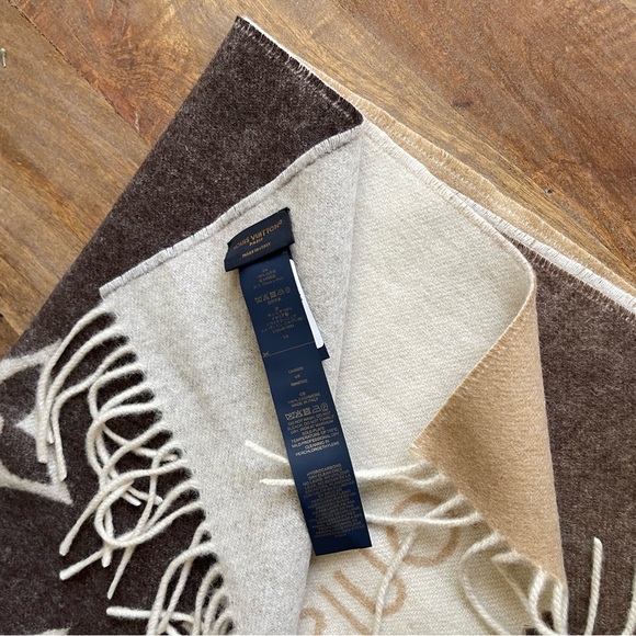 Louis Vuitton Reykjavik Gradient Scarf Beige - Picture 7 of 7